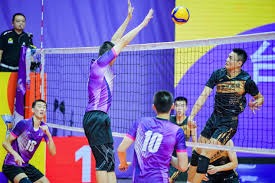 库里下半场20分难阻勇士惨败 镜头捕捉失落一幕：坐板凳毛巾捂脸